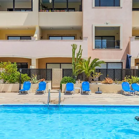 Cozy In The Heart Of Tourist Area With Pool Пафос