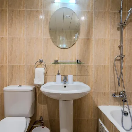 Cozy In The Heart Of Tourist Area With Pool Апартаменты