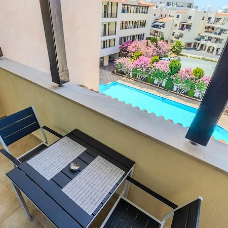 Cozy In The Heart Of Tourist Area With Pool Апартаменты *