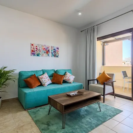 Cozy In The Heart Of Tourist Area With Pool Апартаменты Пафос