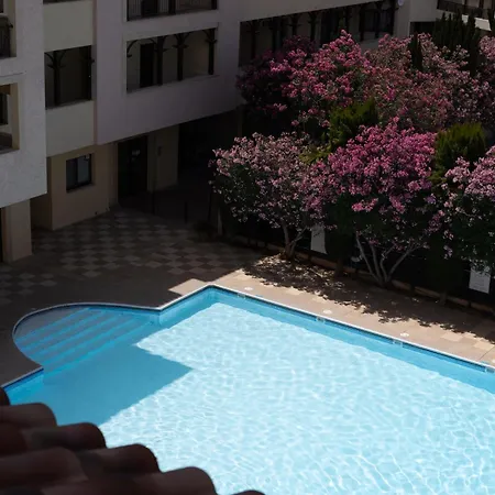 Cozy In The Heart Of Tourist Area With Pool Пафос