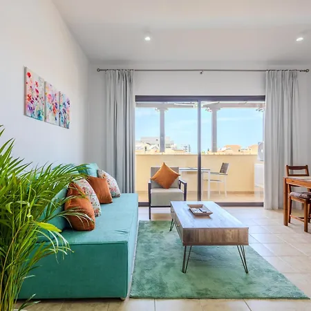 Cozy In The Heart Of Tourist Area With Pool * Пафос