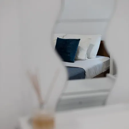 Cozy In The Heart Of Tourist Area With Pool Апартаменты Пафос