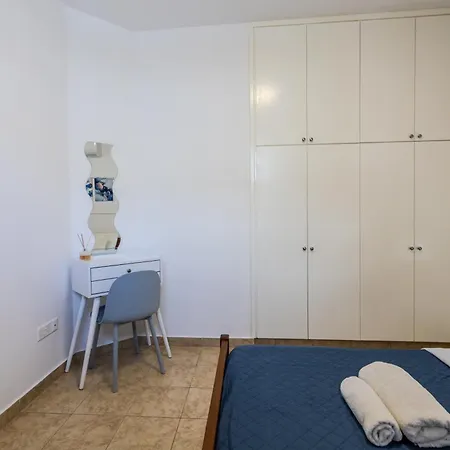 Cozy In The Heart Of Tourist Area With Pool * Пафос
