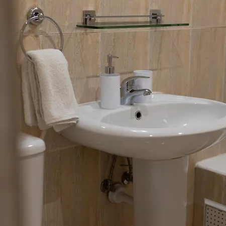 Апартаменты Cozy In The Heart Of Tourist Area With Pool