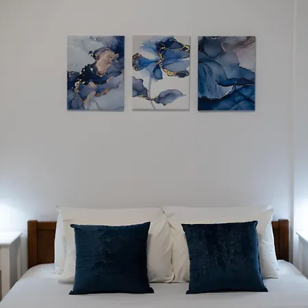 Cozy In The Heart Of Tourist Area With Pool Апартаменты *